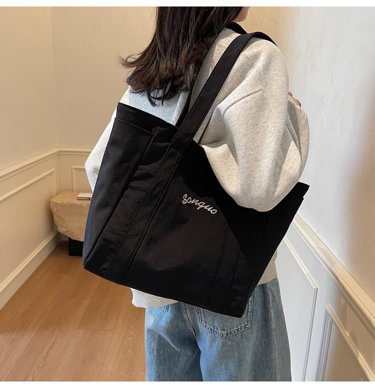 キャンバストート シンプル刺繍入り肩掛けトート