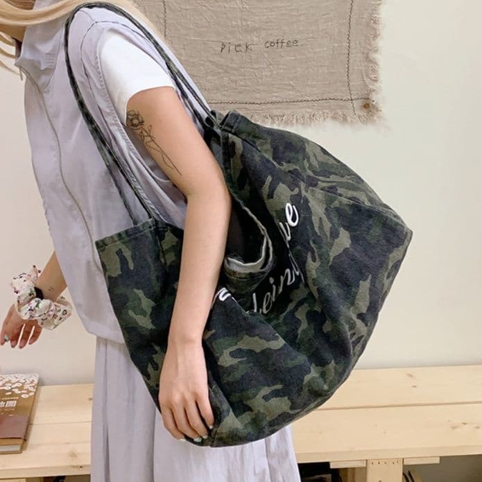 キャンバストート 迷彩柄ゆったり肩掛けトート