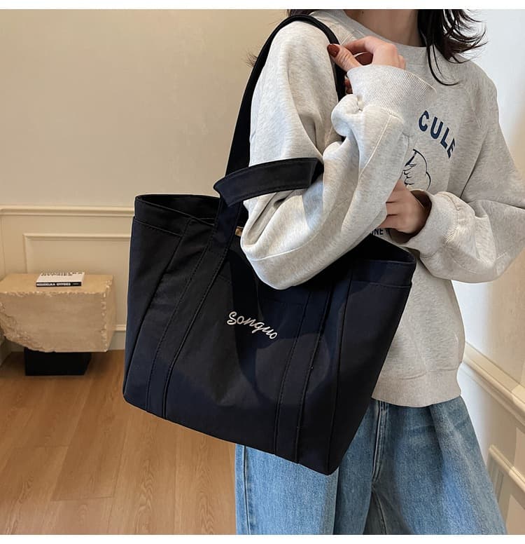 キャンバストート シンプル刺繍入り肩掛けトート