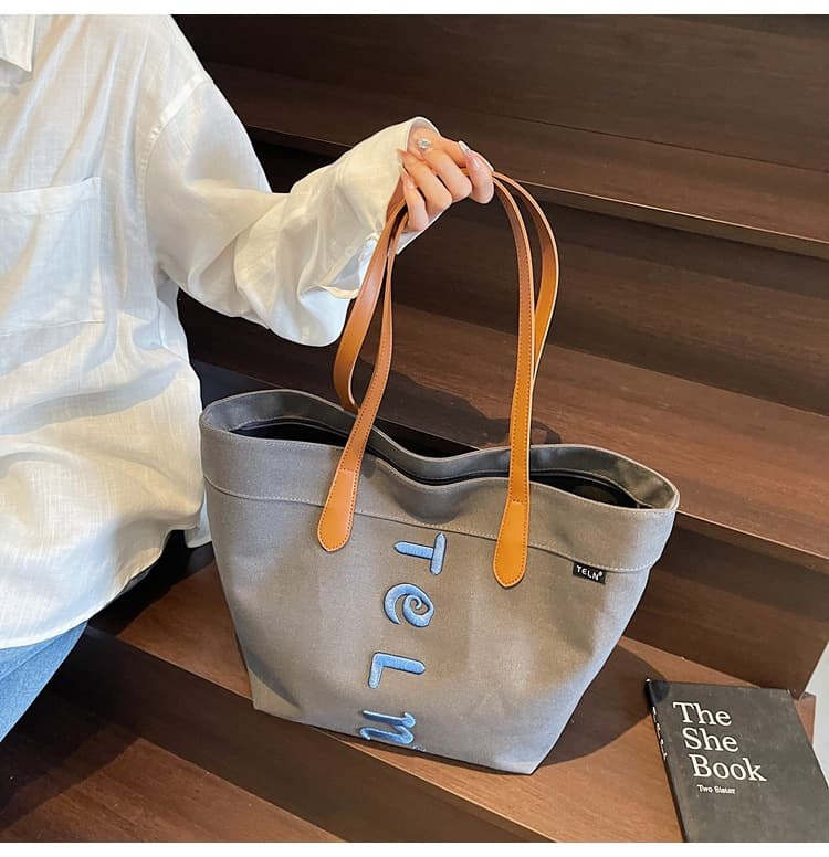 キャンバストート 縦ロゴ刺繍トートバッグ