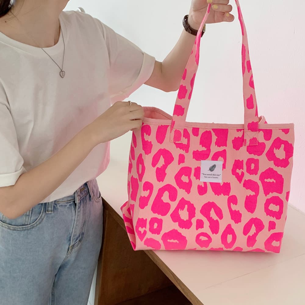 ピンクヒョウ柄キャンバストートバッグ大容量大きめ