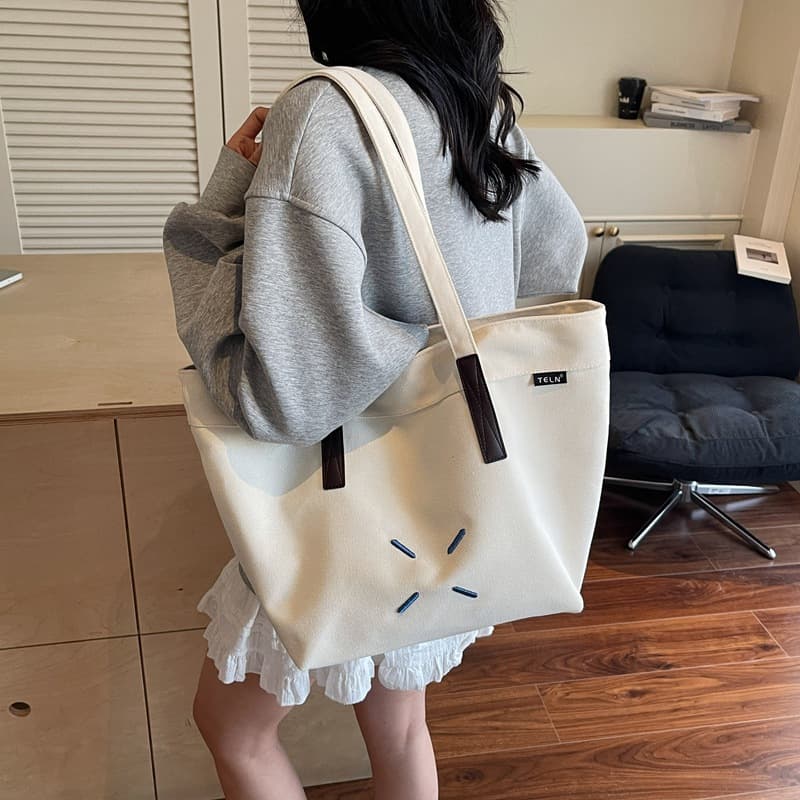 キャンバストート シンプル刺繍デザイン肩掛けトート
