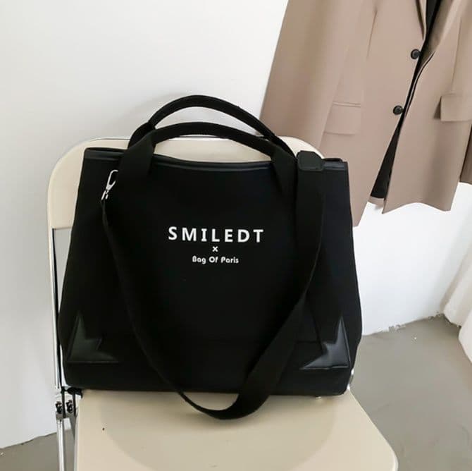 キャンバストート デザイン性豊かな都会派トート