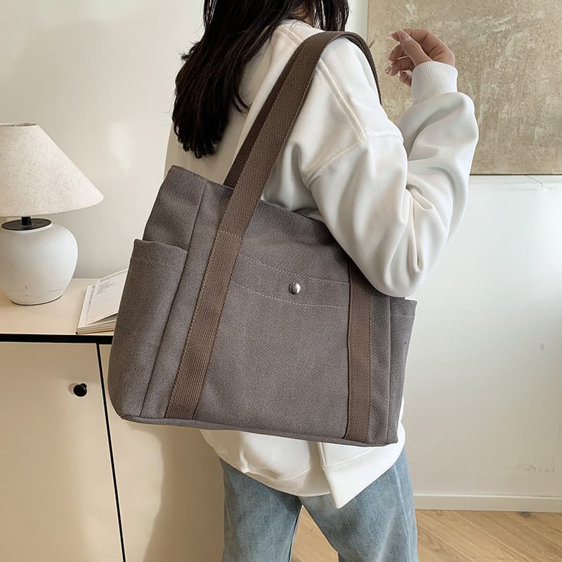 多収納ポケット付きキャンバストートバッグ