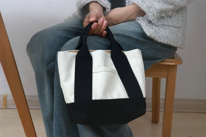 キャンバストート シンプル上品ポケット付きミニトート